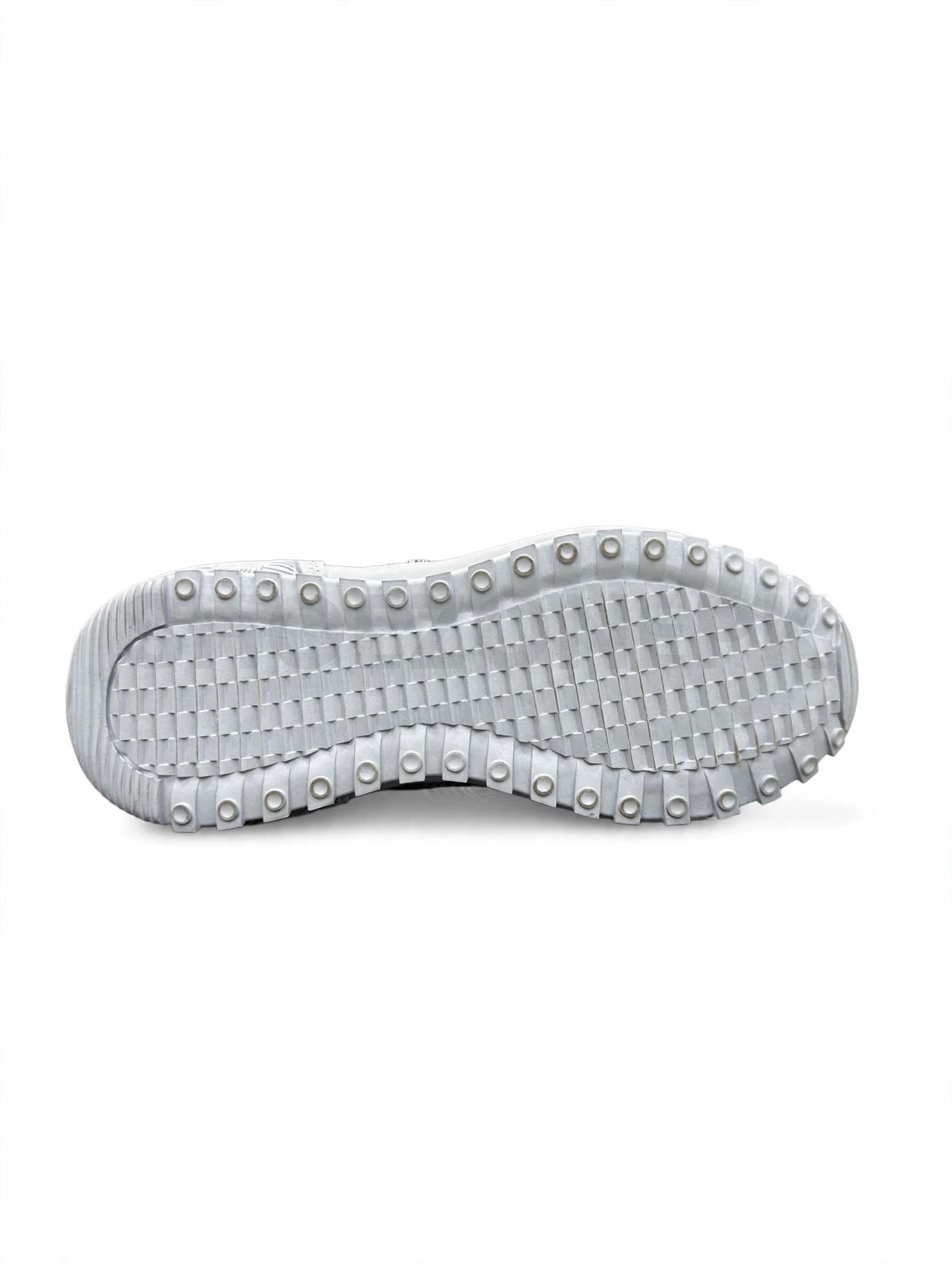 Fashion Sneaker Light Grey Gold Medallion